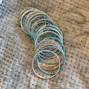Ser of 25 assorted turquoise being bangles